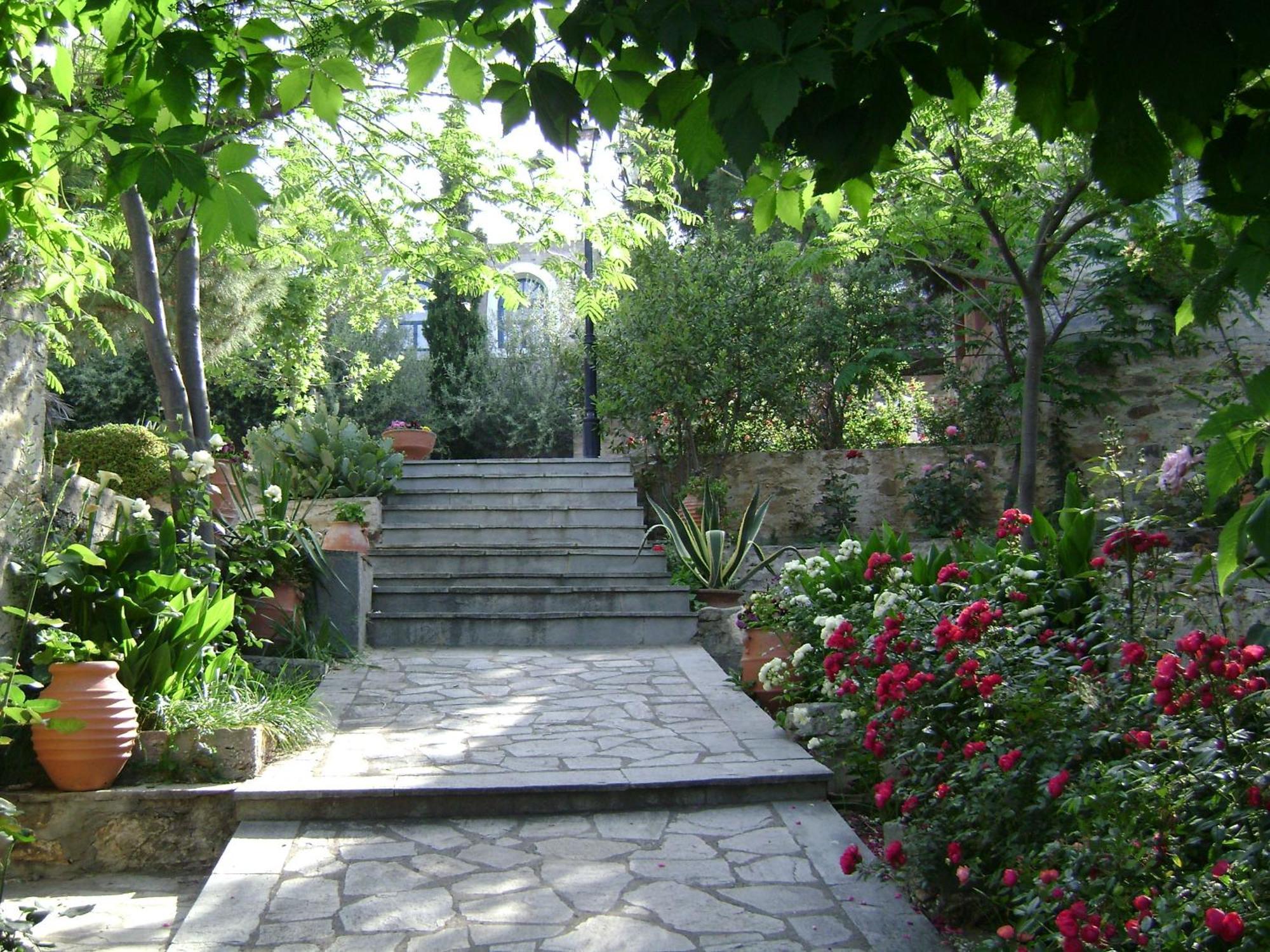 Hotel Akontisma *